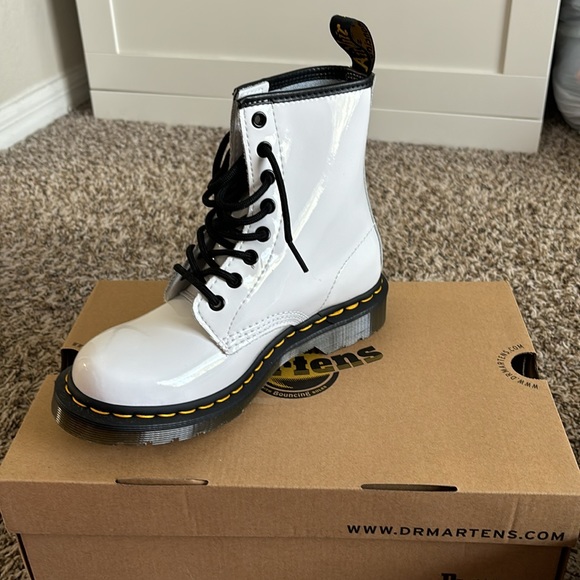 Dr. Martens Chelsea boot white leather size 6 - Picture 2 of 4